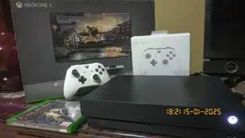 Xbox One X 1TB + 4K Blu-ray + Bonus Game