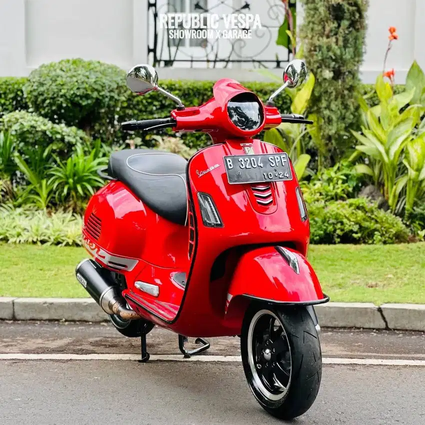 Vespa GTS 150 3VIE TH 2014 Warna Merah , PERFECT CONDITION.