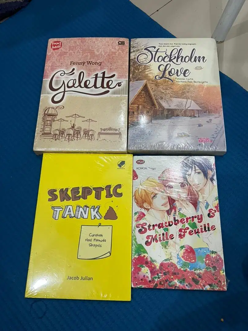 novel dan komik masih baru sepaket murah boleh nego