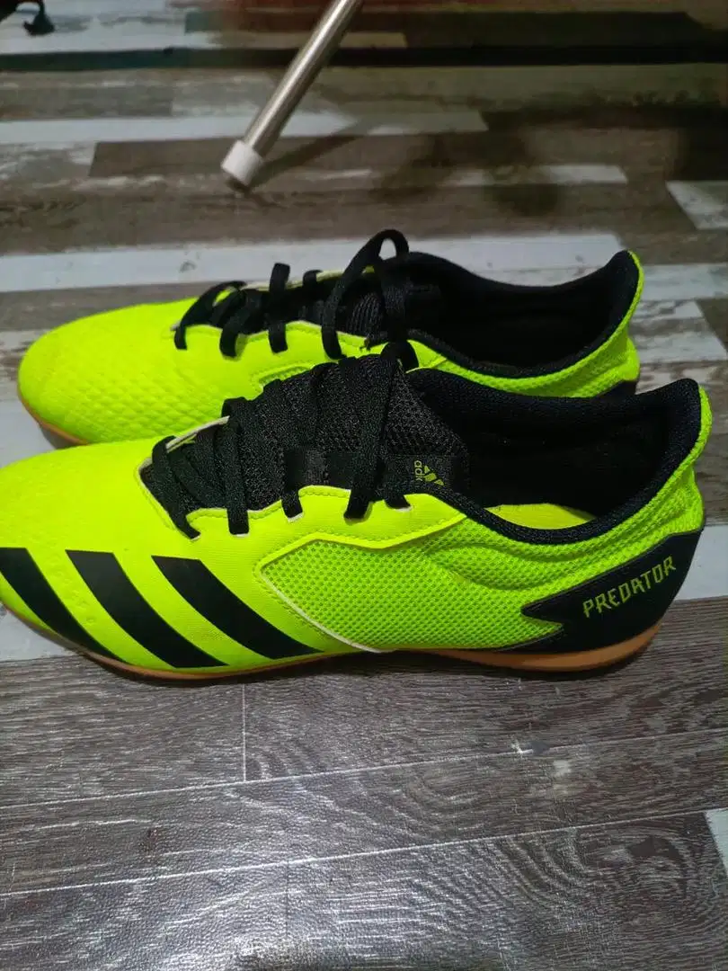 Sepatu futsal adidas predator 20.4 in sala