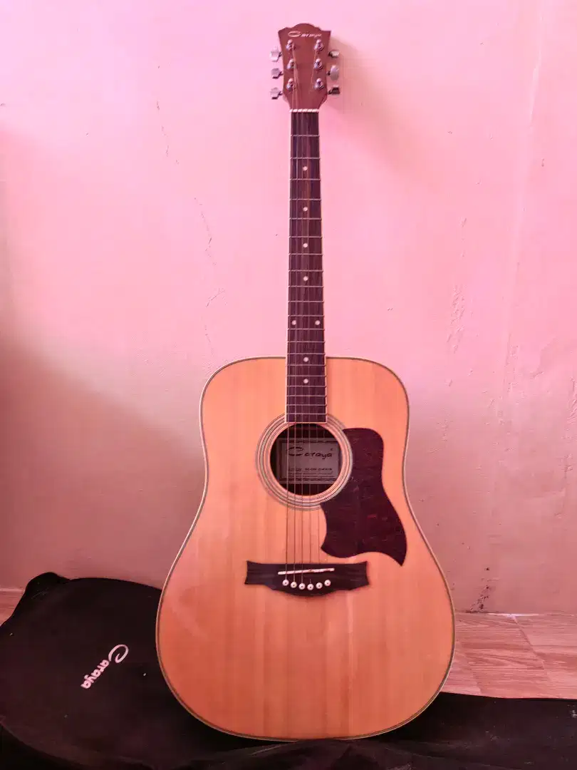 Gitar Akustik Caraya