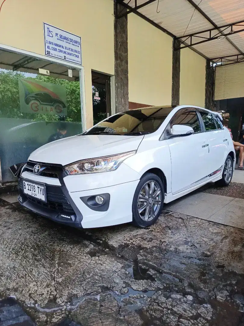 Yaris S TRD Sportivo Manual Low KM !!!