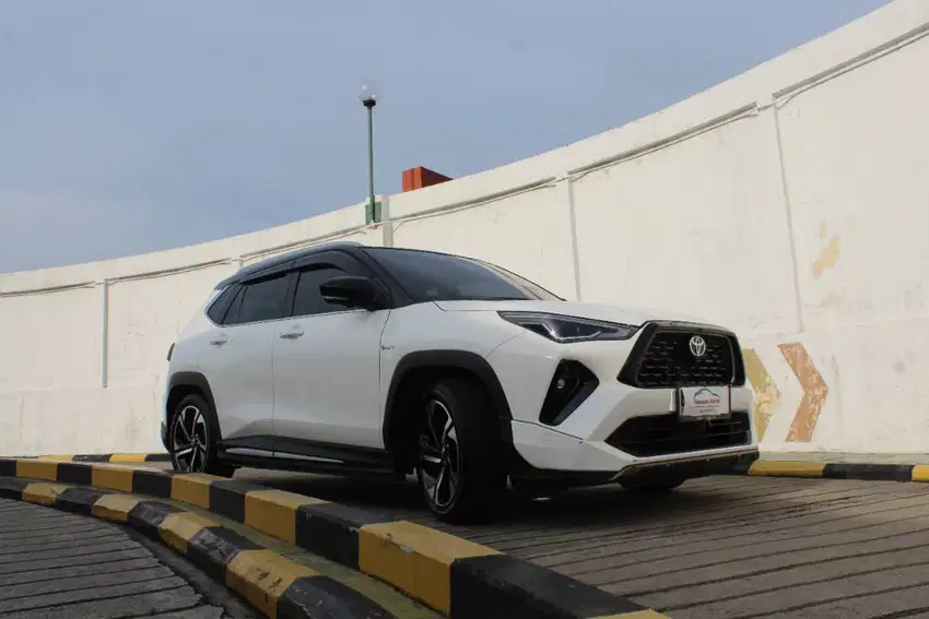 Toyota Yaris Cross GR S HV HEV Hybrid 2023 TSS twotone