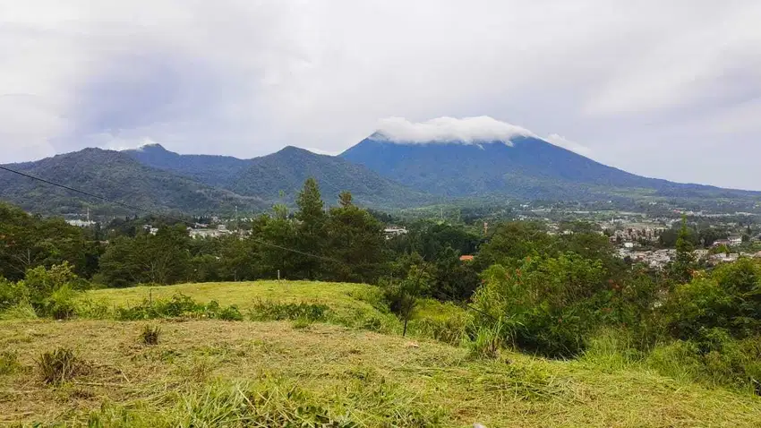 Tanah view pengunungan di Puncak Cisarua