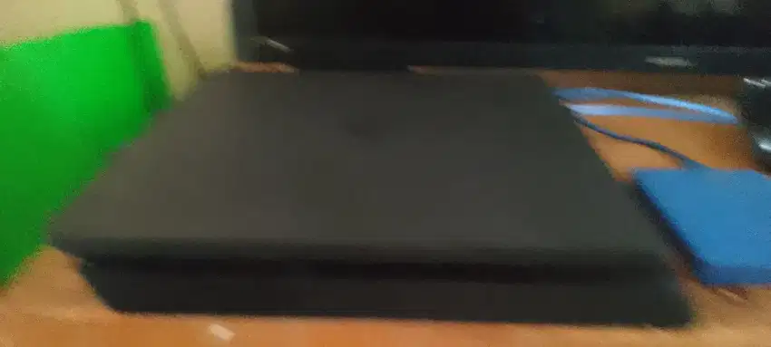 PS 4 slim + 1 Stick PS