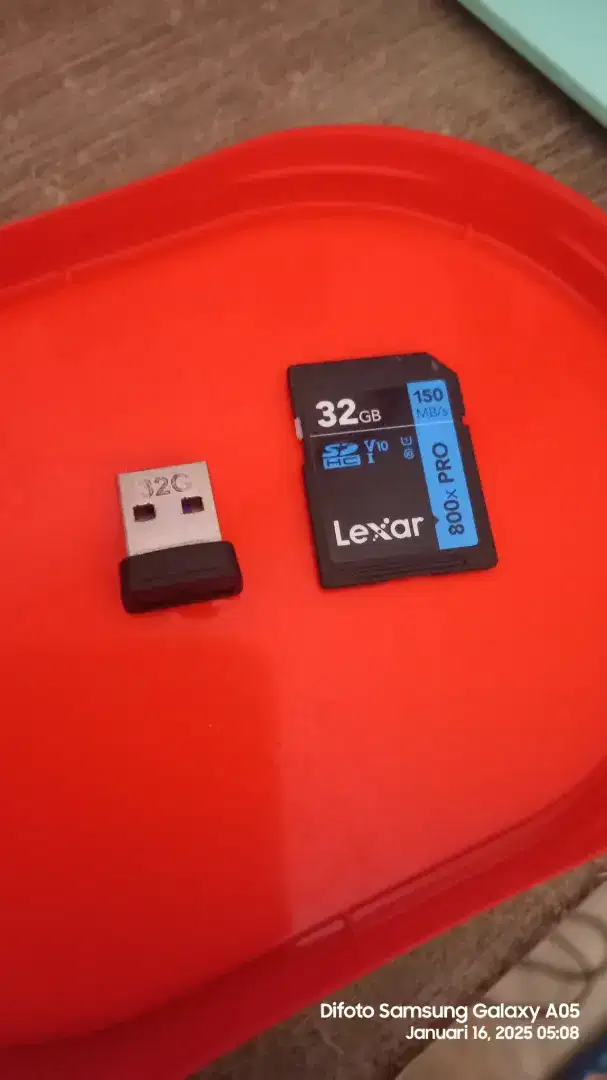 Lexar sd card 32GB dan Flashdisk nano dari lexar 32GB