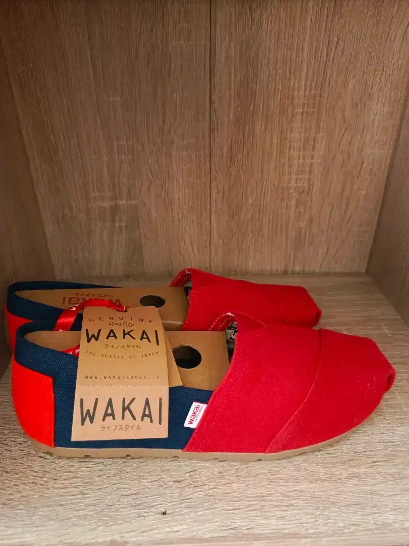 Sepatu Wakai Merah Baru Original