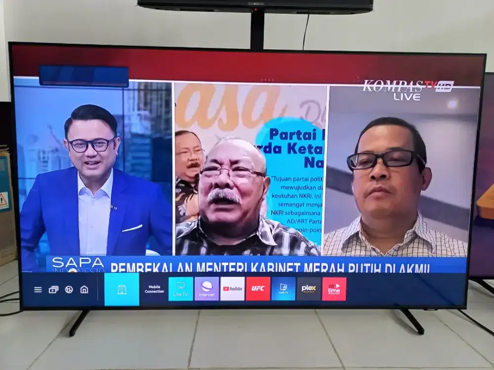 Led smart tv crystal UHD  4k samsung 50inchi mulus