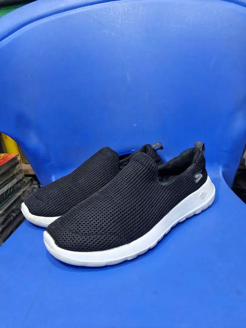 Sepatu Skechers GO Slip On 42.5 Original