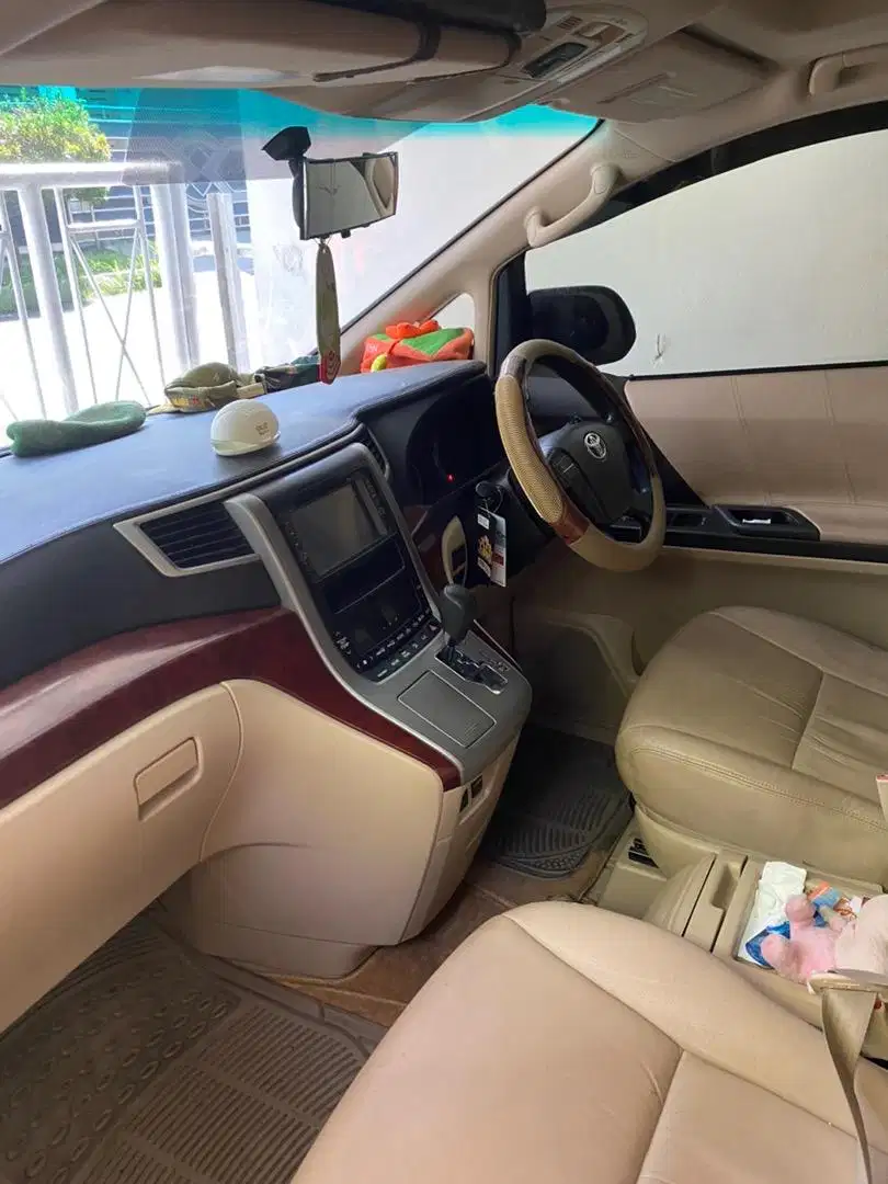 Toyota Alphard 2010