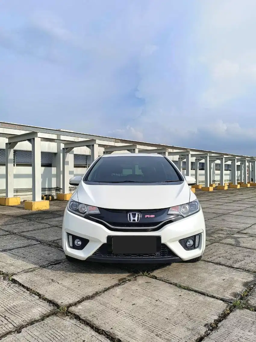 DP 7JT SAJA HONDA JAZZ RS AT MATIC AUTOMATIC 2017 PUTIH GOOD CONDITION