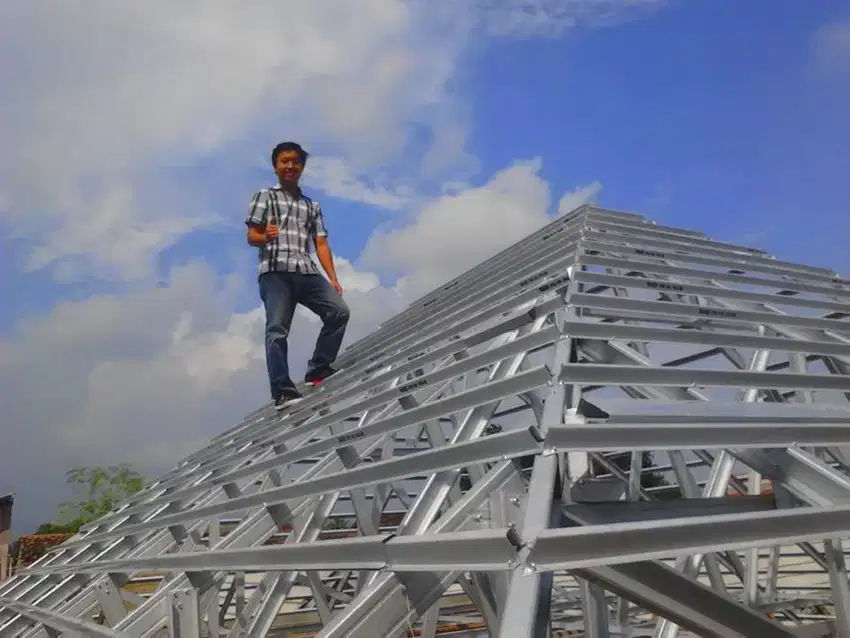 Renovasi Bangunan Lama Plus Bongkar Pasang Atap Dgn Baja Ringan