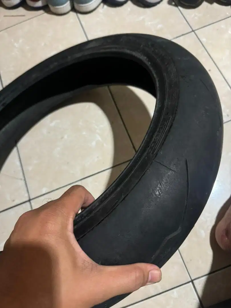 Ban moge pirelli supercorsa ducati battlax