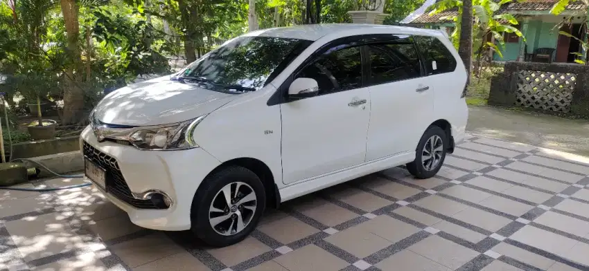 Toyota Avanza Veloz 1.5 M/T Putih