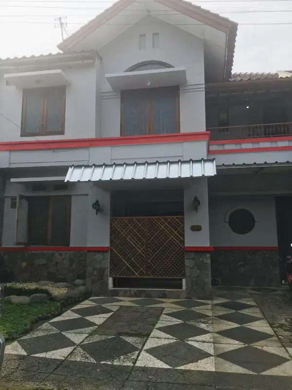 Rumah 2 lantai Taman Sari Persada