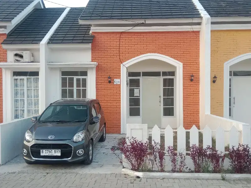 Over Kredit Murah Rumah Depan Taman di Kosambi Karawang