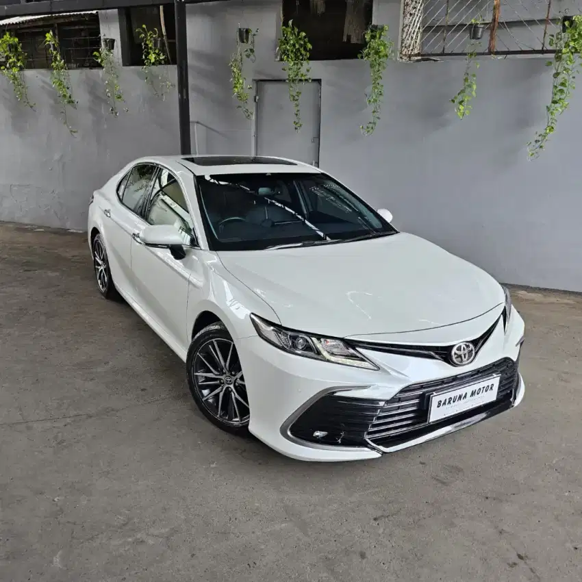 TOYOTA CAMRY 2.5 FACELIFT 2022 LIKE NEW GOOD CONDITION WHITE