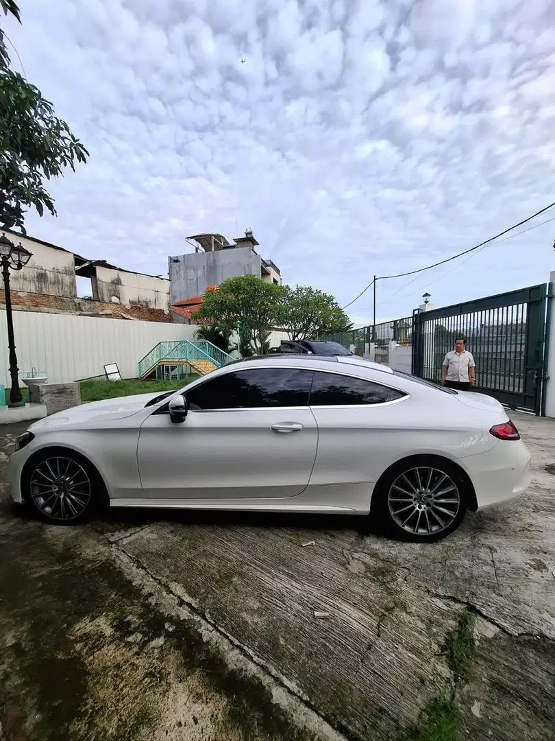 Mercy C300 Coupe Low KM