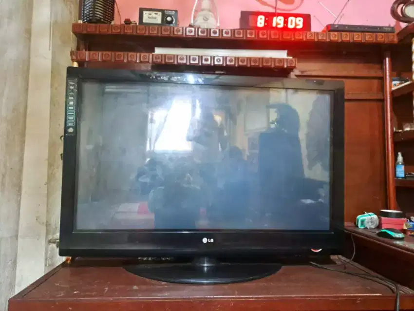 Dijual lcd plasma 42 inci merk LG kondisi standby