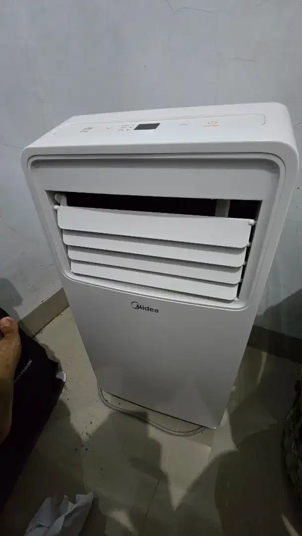 Ac Portable 1pk midea seperti baru