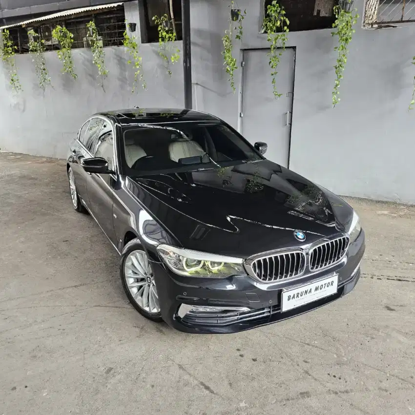 BMW 530i G30 Luxury Line 2017 Hitam ( good condition )