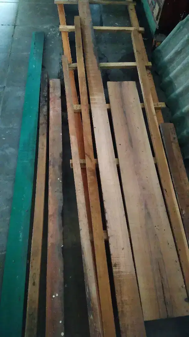 Dijual kayu dan papan