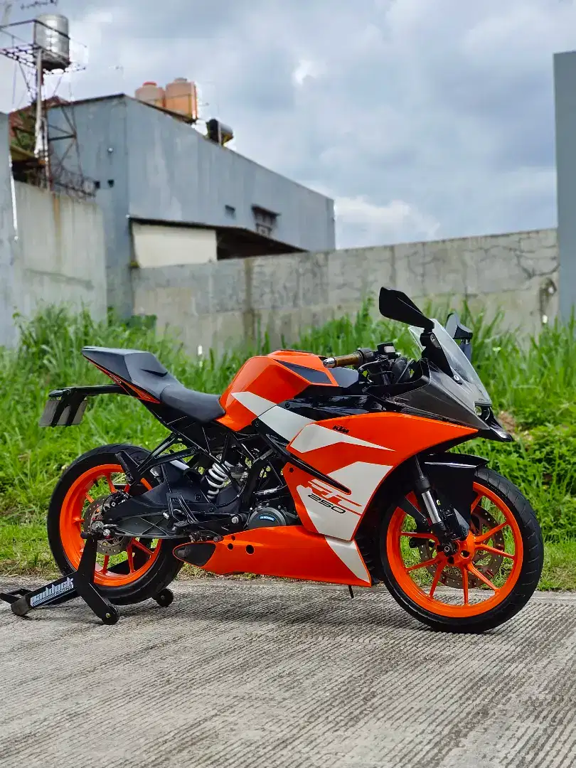 KTM RC 250 ABS ORANGE TAHUN 2017 LOW KM 11K PAJAK PANJANG