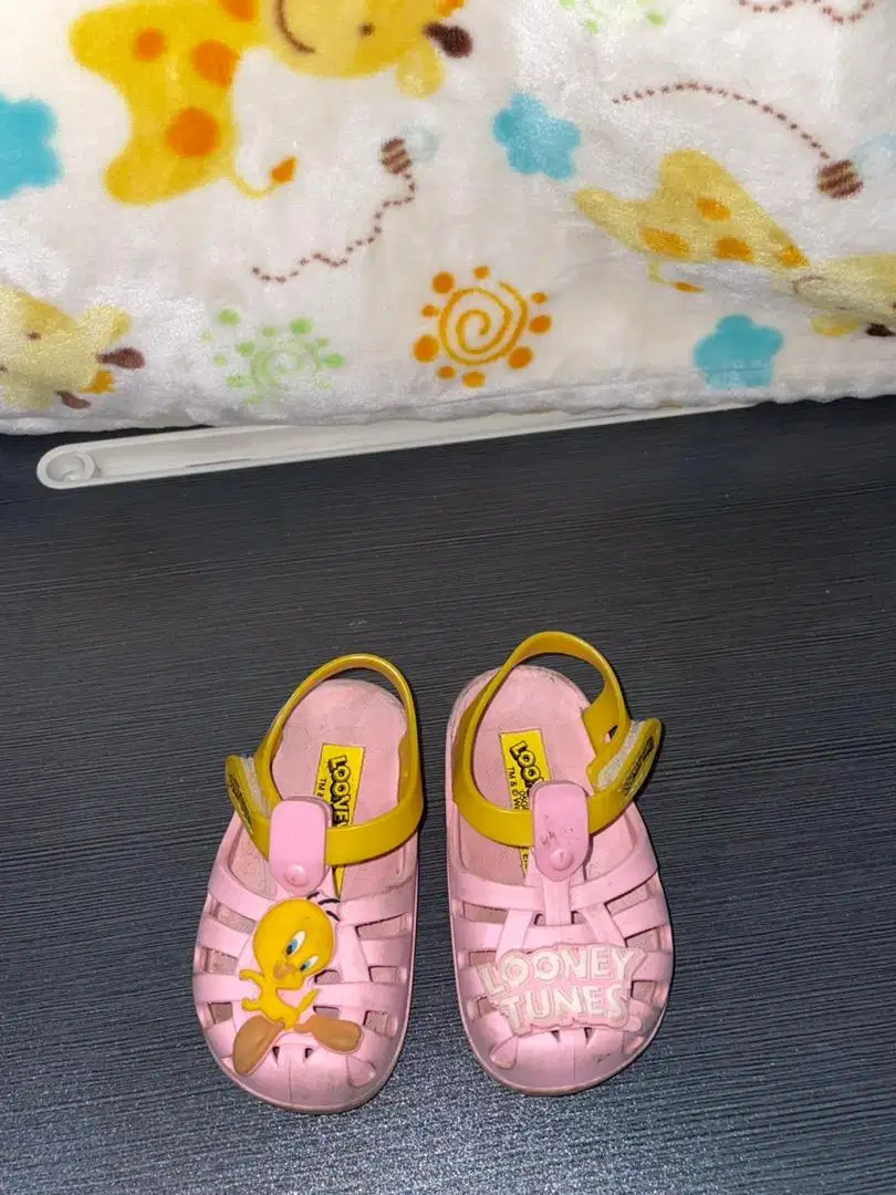 Jual sepatu sendal bayi