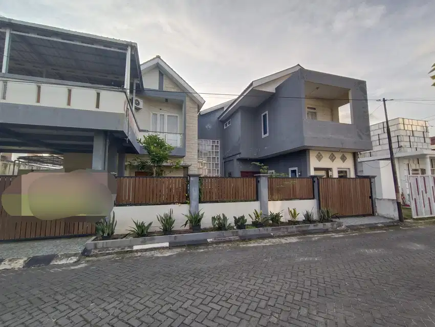 Dijual rumah dng kolam renang di wika