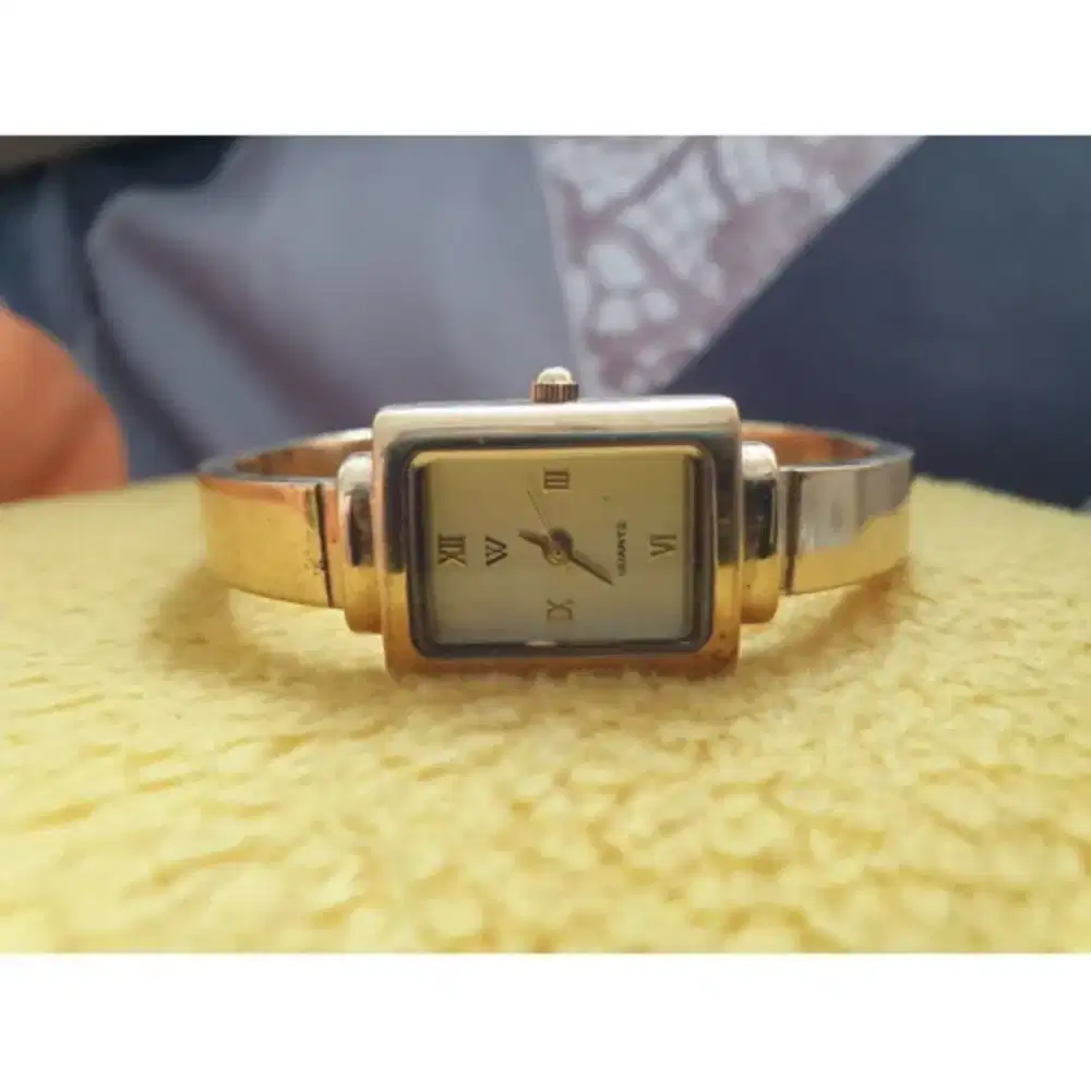 Jam Tangan Worthington Women Quartz Gold Tone Bracelet