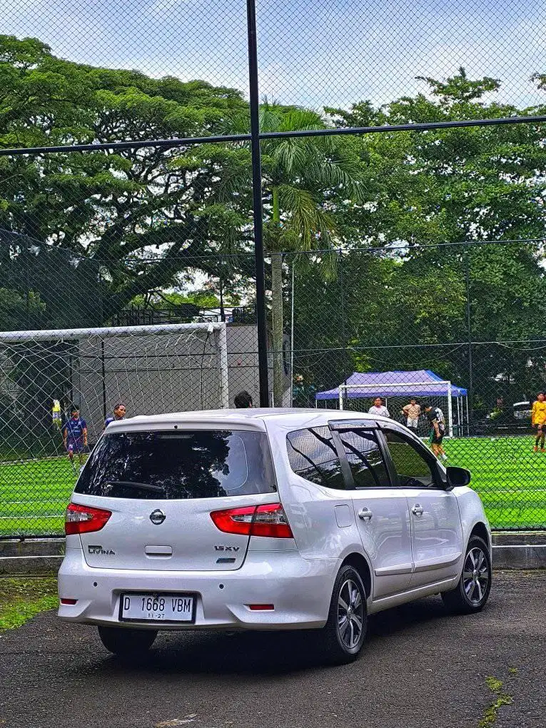 DP 9JT // NISSAN GRAND LIVINA XV 1.5 AT 2017