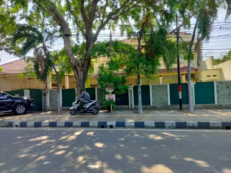 rumah 2 lnt Jalan utama dekat fasum dan bebas. banjir