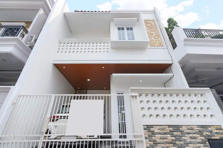 Dijual Rumah di Komplek Sketsa 2 Lantai Harga Nego Bisa KPR J-18460