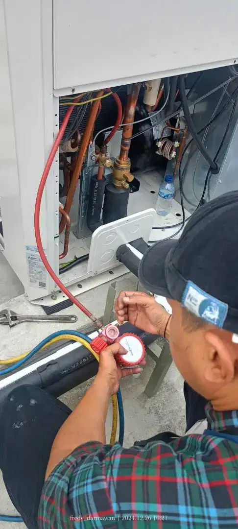 Jasa servis ac kulkas frezer showcase mesin cuci dan bongkar pasang ac