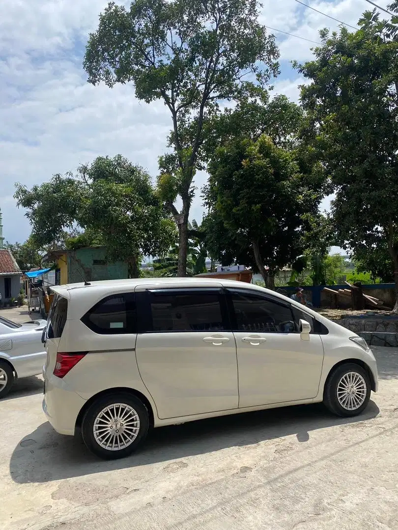 JUAL HONDA FREED 2012 PSD