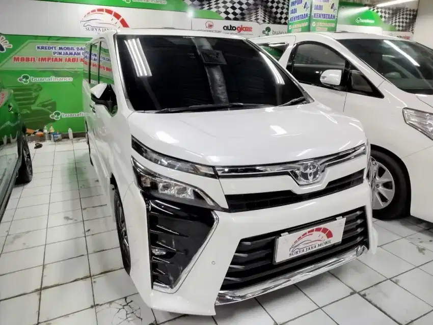 Toyota Voxy 2018