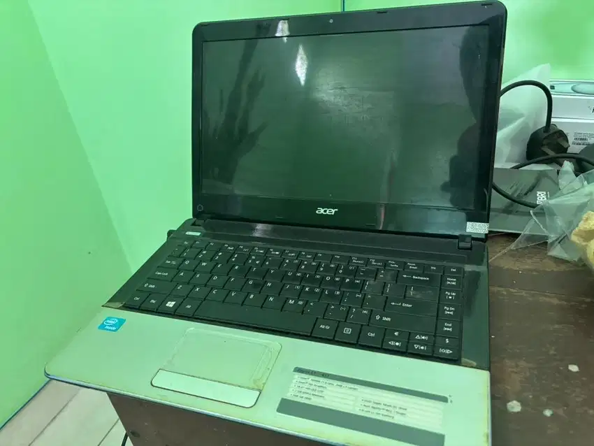 Laptop Acer Aspire E1