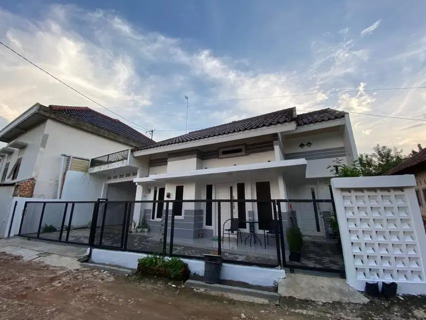 Dijual Rumah Modern LB 90 LT 123, di Pusat Kota Metro