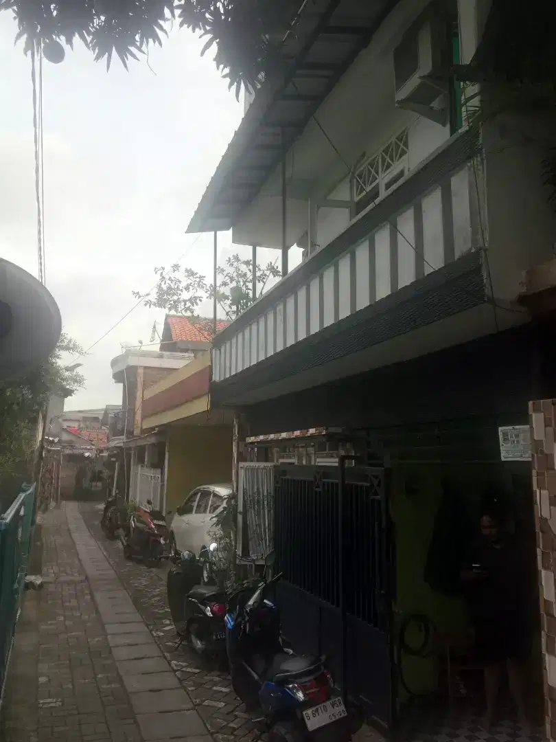 Rumah 3 lantai di jual di ciledug