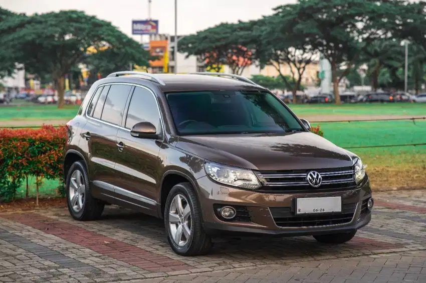 KONDISI TERBAIK ! VOLKSWAGEN TIGUAN 1.4 AT BROWN 2014