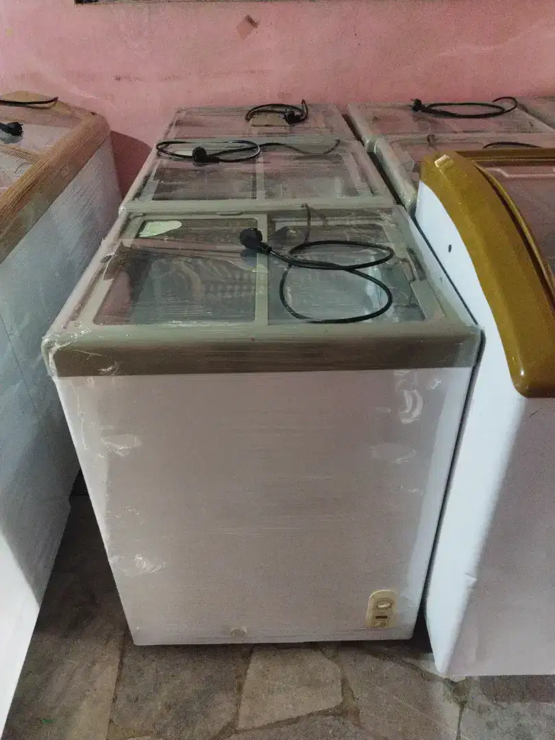 Freezer Sleding Kaca ukuran 100 liter seken berkualitas