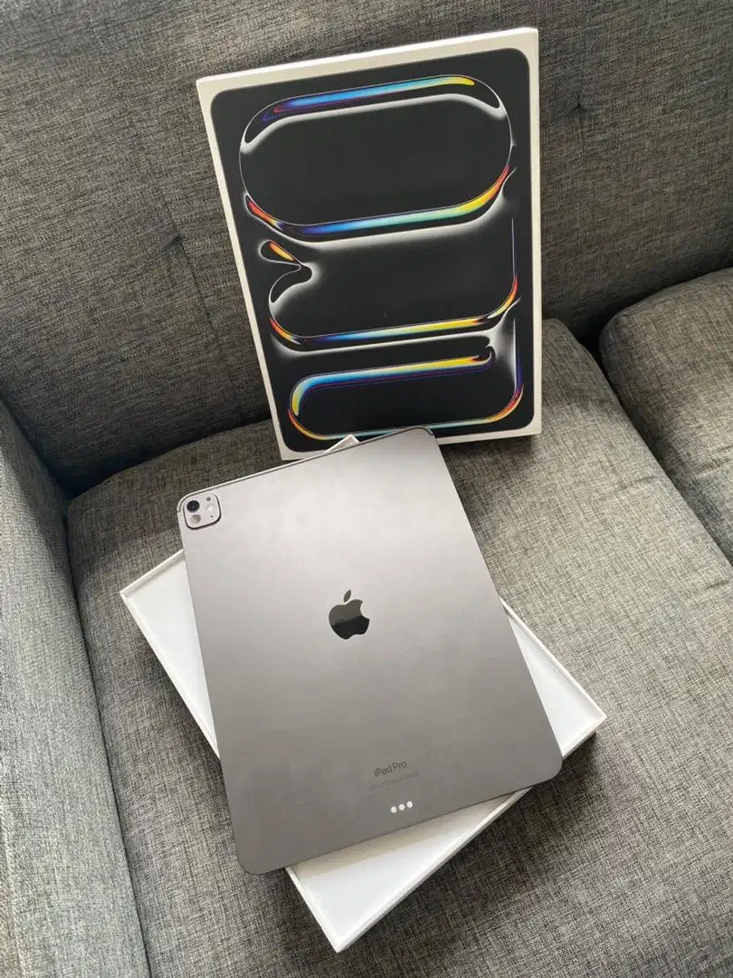 Ipad pro M4 256gb 13 inch  on garansi 01/2026