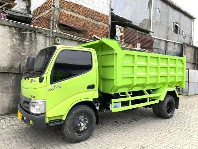 HINO DUTRO DUMP TRUCK 110 HD TAHUN 2014