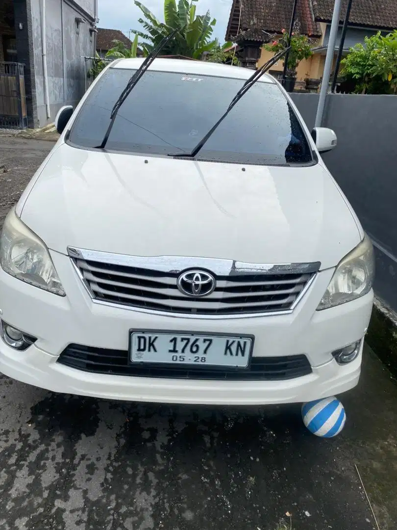 Di jual pribadi Innova V Luxury Asli Bali th 2013