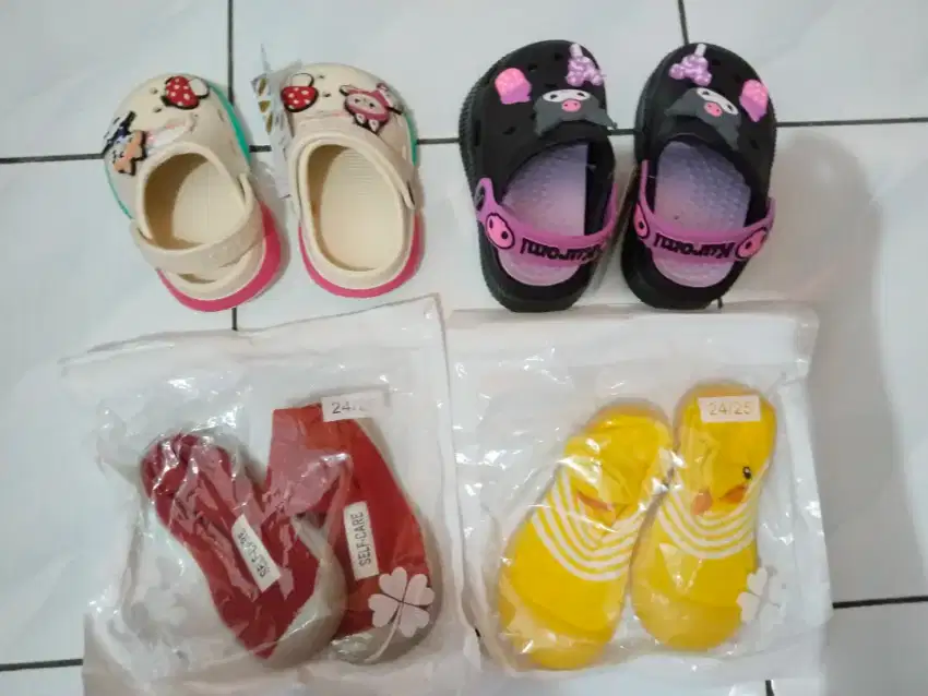 Sepatu dan sandal Bayi umur 1 tahunan