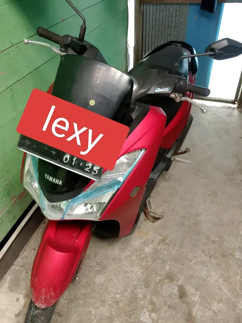 Yamaha lexy red