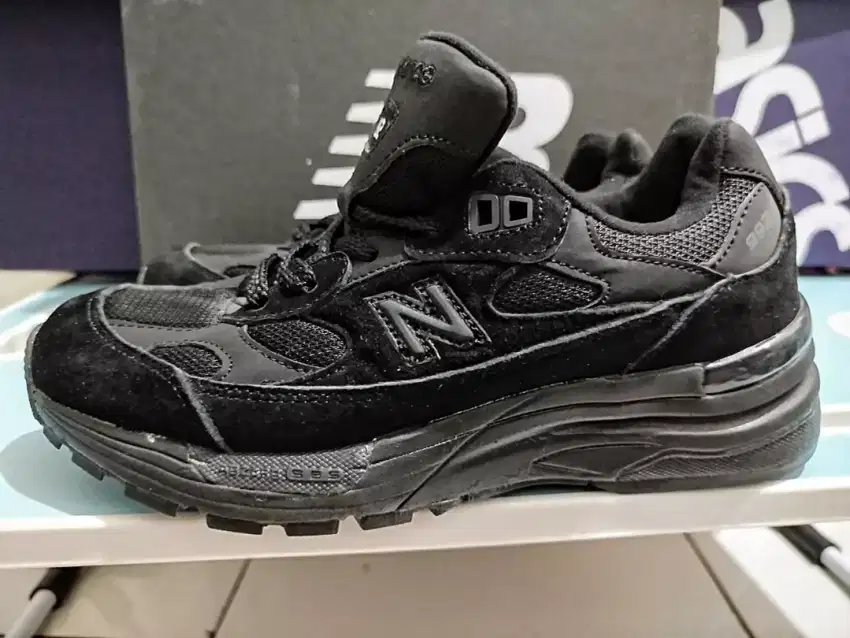 NB 992 FULL BLACK rare item size 36 baru mulus nominus