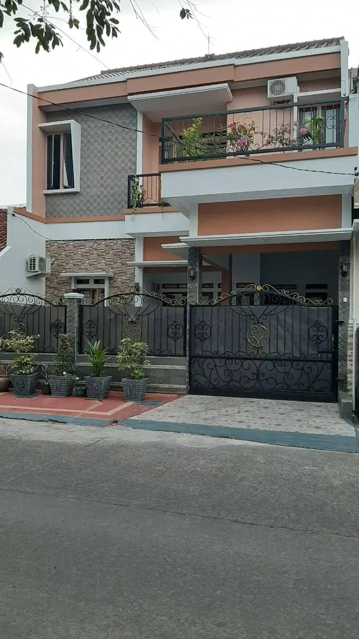 Rumah Dengan Desain Modern Dan Minimalis Dipusat Kota