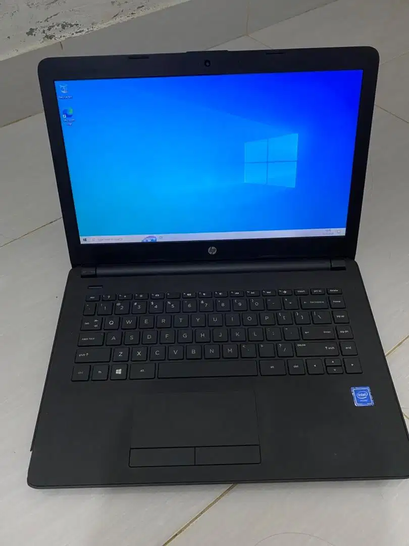 Laptop HP 14-bs0xx 14 inc ssd 128gb windows permanent