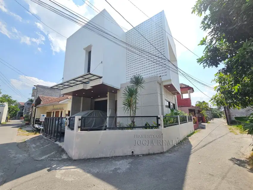 RUMAH MEWAH DIJUAL DALAM RINGROAD KOTA YOGYAKARTA FURNISHED DEKAT JEC